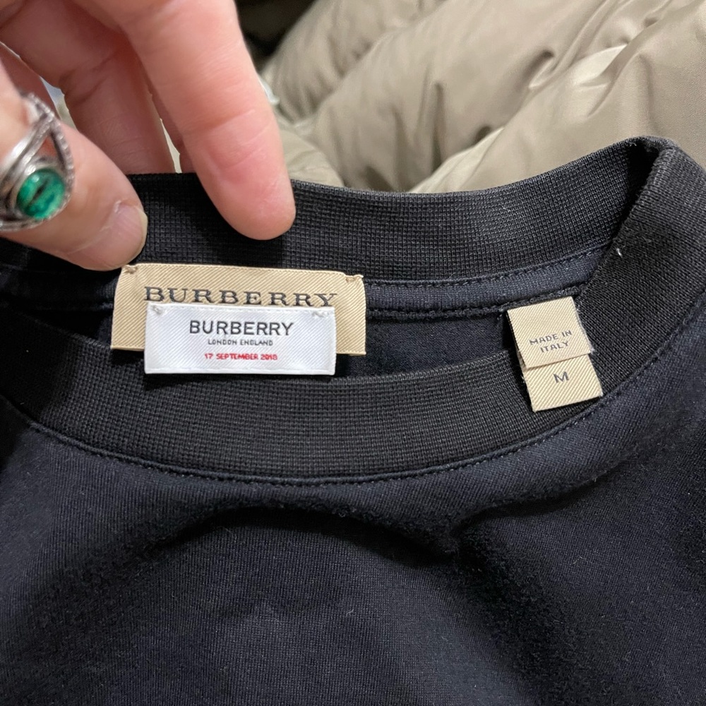 EUC Men’s Medium/Women’s Large Burberry Emerson Oversized Tee With TB Monogram - Picture 9 of 12